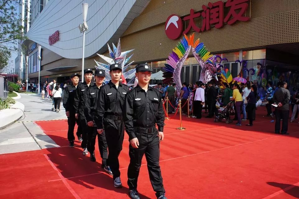 荊州萬(wàn)達(dá)廣場(chǎng)保安巡邏 荊州萬(wàn)達(dá)廣場(chǎng)保安巡邏